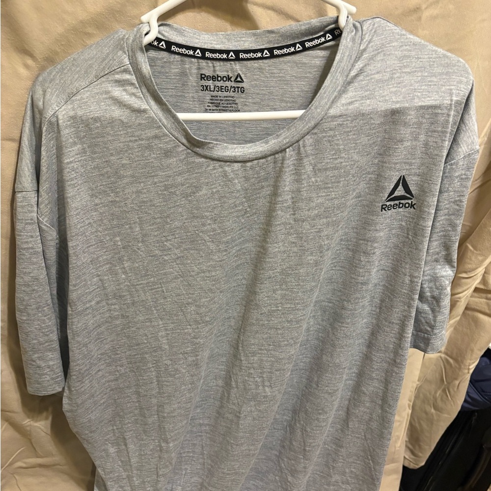 Reebok Men's Light Heather Gray Short Sleeve Tee